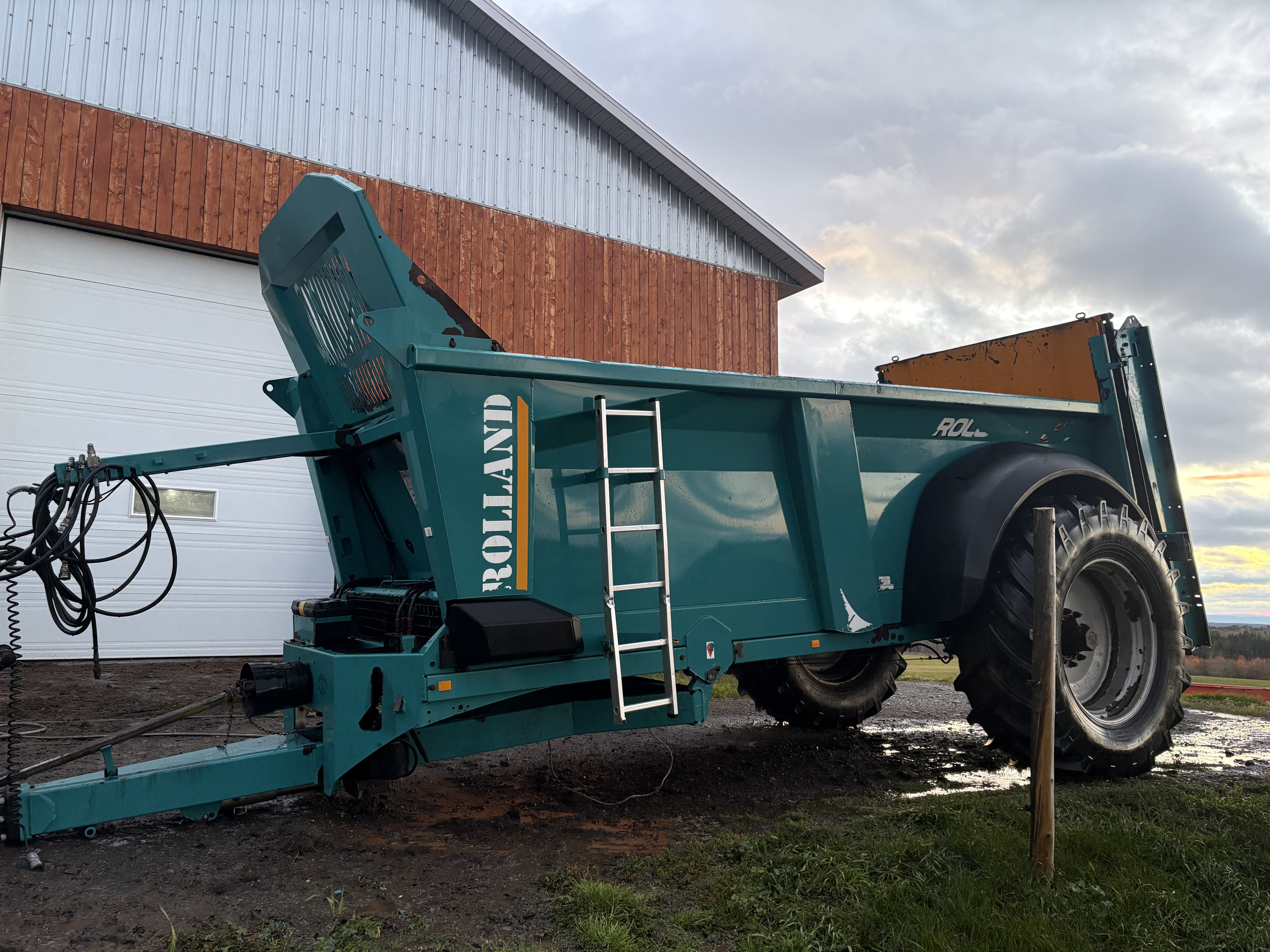 Nettoyage agricole à st-arsène, Québec par MK Prestige — Équipement agricole